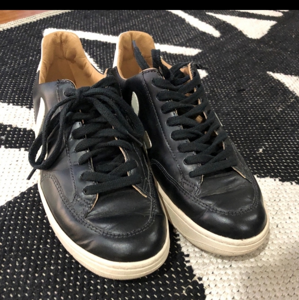 Veja- V10 Women's Leather sneakers sz US 6 Euro 7